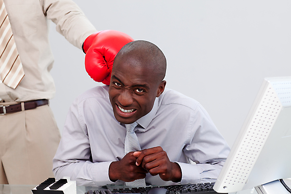 포토 JPG 해외이미지 백인 손 남자 흑인 비즈니스 사람 앉기 정장 성인 두명 컴퓨터 경쟁 업무 비즈니스맨 걱정 성인남자만 해외202004 해외포토 서양인 옷 감정 컨셉 모션 신체부위 전자제품 작업 직장인 남자만 성인만 파일형식