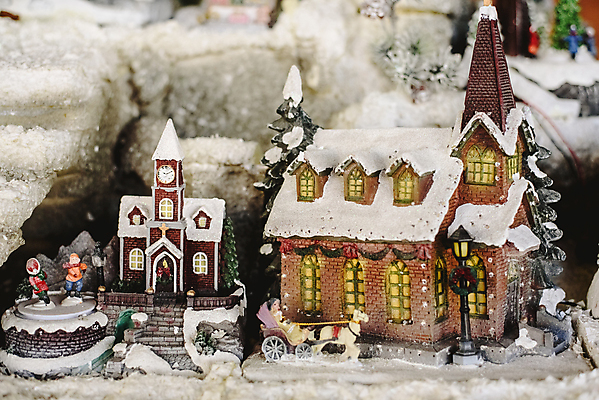 포토 JPG 해외이미지 무료이미지 디자인 백그라운드 크리스마스장식 크리스마스 겨울 사람없음 아웃포커스 장식 크리스마스트리 모형 축제 피규어 축하 오브젝트 해외202004 해외포토 계절 기념일 컨셉 촬영기법 미니어처 파일형식 무료콘텐츠