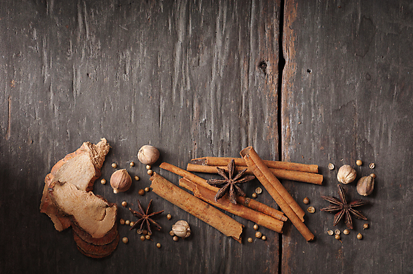 포토 JPG 해외이미지 음식 백그라운드 재료 탁자 건조 요리 사람없음 장식 갈색 주방 조미료 향신료 향 시나몬 해외202004 해외포토 컬러 가구 향미료 파일형식