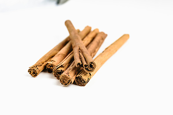 포토 JPG 해외이미지 음료 음식 백그라운드 재료 디저트 건조 요리 사람없음 장식 갈색 주방 흰색 조미료 막대기 달콤 향신료 오브젝트 고립 시나몬 해외202004 해외포토 컬러 맛 향미료 파일형식