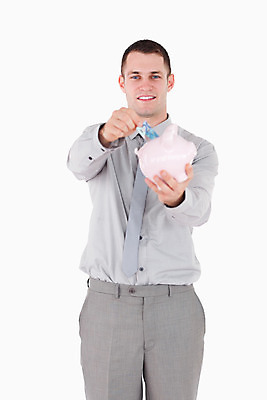 포토 JPG 해외이미지 남자 돈 한명 서기 미소 들기 상반신 성인 앞모습 금융 저축 돼지저금통 잡기 비즈니스맨 흰배경 성인남자한명만 해외202004 해외포토 1 뷰포인트 백그라운드 비즈니스 모션 표정 사람 경제 저금통 흰색 직장인 재산 남자한명만 성인남자만 파일형식