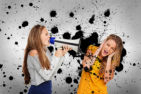 포토 JPG 해외이미지 백인 여자 컨셉 잉크 20대 두명 10대 확성기 소리 외침 우정 듣기 얼룩 떨어짐 시끄러움 해외202004 해외포토 서양인 모션 청소년 사람 청년 친구 파일형식