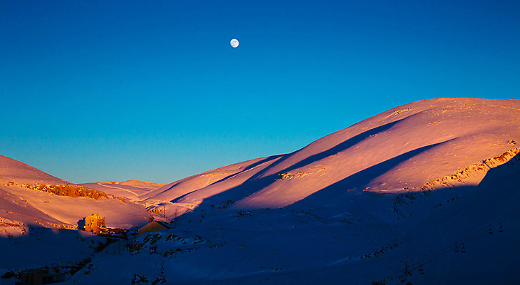 포토 JPG 해외이미지 계절 공원 여행 겨울 자연 하늘 아침 날씨 휴가 산 풍경 사람없음 야외 파란색 빛 햇빛 일출 맑음 얼음 일몰 추위 달 정상 웅장함 눈내림 해외202004 해외포토 주간 자연요소 공공시설 컬러 눈_날씨 태양 노을 생태계 파일형식