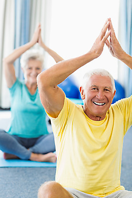 포토 JPG 해외이미지 백인 라이프스타일 여자 노년 남자 행복 스포츠 요가 건강 병원 앉기 두명 운동복 운동 건강관리 스트레칭 환자 60대 70대 바디케어 해외202004 해외포토 서양인 웰빙 옷 감정 의학 모션 관리 사람 성인 생활 파일형식