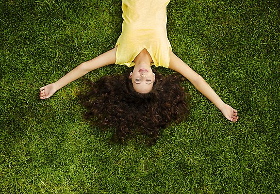 포토 JPG 해외이미지 공원 행복 자연 휴식 갈색머리 한명 사람 잔디 야외 앞모습 10대 초록색 눕기 노란색 머리 눈감음 자유 십대여자한명만 해외202004 해외포토 식물 1 헤어스타일 공공시설 감정 뷰포인트 컬러 컨셉 모션 청소년 신체부위 생태계 여자한명만 십대여자만 파일형식