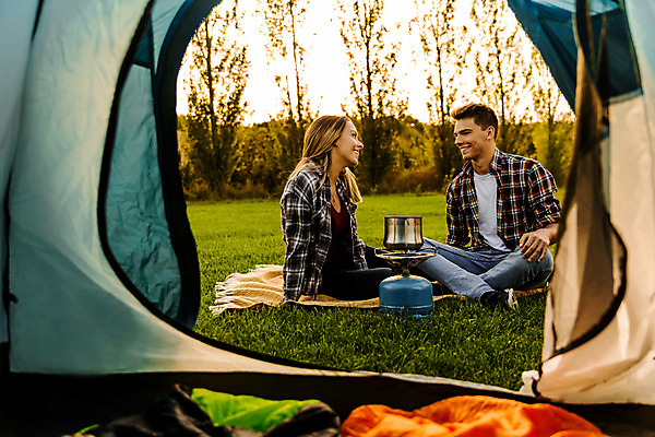 포토 JPG 해외이미지 백인 커플 행복 여행 자연 휴가 휴식 산 함께함 텐트 사랑 풍경 야외 두명 여름 친구 일몰 캠핑 하이킹 숲 해외202004 해외포토 서양인 계절 감정 컨셉 관계 레저 캠핑도구 사람 노을 생태계 파일형식