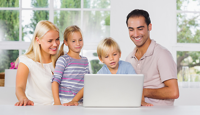 포토 JPG 해외이미지 백인 여자 남자 딸 행복 아들 어린이 음식 가정 가족 엄마 아파트 갈색머리 함께함 실내 서기 소년 여러명 20대 성인 30대 노트북 부모 주방 아빠 해외202004 해외포토 서양인 헤어스타일 감정 다수 컨셉 관계 모션 주택 사람 청년 내부 장년 전자제품 파일형식