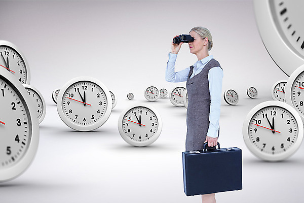 포토 JPG 해외이미지 백인 여자 시계 40대 중년 백그라운드 서류가방 비즈니스 한명 빛 쌍안경 회색 흰색 잡기 시간 비즈니스우먼 검색 마감 카운트다운 해외202004 해외포토 서양인 1 컬러 가방 모션 사람 성인 망원경 직장인 파일형식