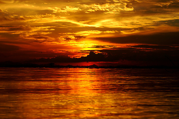 포토 JPG 해외이미지 바다 백그라운드 자연 하늘 풍경 사람없음 빨간색 빛 햇빛 태양 반사 노란색 일출 황혼 일몰 수평선 해외202004 해외포토 자연요소 컬러 노을 생태계 파일형식