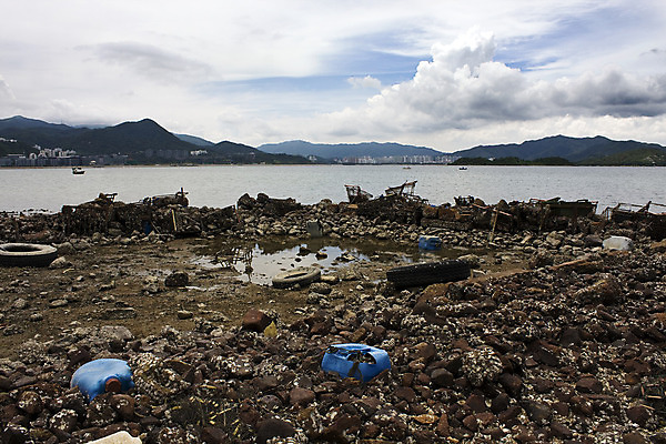 포토 JPG 해외이미지 바다 자연 통 건강 어류 풍경 사람없음 야외 쌓기 보트 오염 쓰레기 폐기물 플라스틱 거절 낚시꾼 문제 낭비 내추럴 매립 해외202004 해외포토 컨셉 배_교통 모션 재질 수중동물 생태계 파일형식