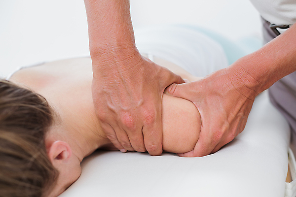 포토 JPG 해외이미지 의학 건강 병원 사람없음 치료 환자 마사지 어깨 팔 물리치료 물리치료사 진료실 의료성형뷰티 해외202004 해외포토 신체부위 진료 치료사 파일형식