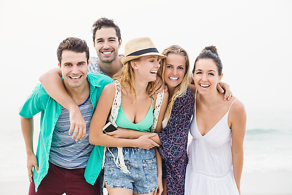 포토 JPG 해외이미지 백인 여자 남자 행복 모래 바다 포옹 휴가 함께함 서기 여러명 20대 스마트폰 소풍 맑음 우정 기쁨 해외202004 해외포토 서양인 감정 다수 컨셉 안기 모션 날씨 사람 청년 친구 핸드폰 스마트기기 야외활동 파일형식