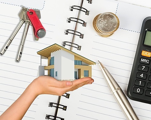 포토 JPG 해외이미지 손 돈 열쇠 부동산 주택 들기 사람 건물 신체부위 펜 동전 공책 계산기 해외202004 해외포토 건축물 모션 문구용품 필기구 장비 재산 파일형식