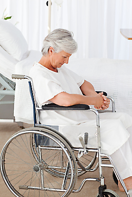 포토 JPG 해외이미지 백인 여자 노년 행복 얼굴 모바일 실내 한명 웃음 사람 성인 기쁨 회색 가장자리 장애인 간호 휠체어 만족 장애 시민 옛날 재활 의료성형뷰티 성인여자한명만 사용자 해외202004 해외포토 서양인 1 감정 컬러 표정 내부 신체부위 치료 둘레 국민 여자한명만 성인여자만 파일형식