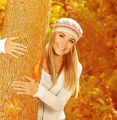 포토 JPG 해외이미지 나무 백인 모자 계절 공원 여자 행복 백그라운드 포옹 자연 놀이 한명 미소 사람 성인 야외 목재 10대 금발 노란색 정원 기쁨 가을 황금 숲 내추럴 뒤뜰 해외202004 해외포토 서양인 식물 1 헤어스타일 잡화 공공시설 감정 컬러 재료 안기 청소년 표정 생태계 파일형식