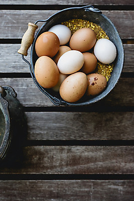 포토 JPG 해외이미지 음식 건강 사람없음 갈색 계란 신선 상품 양동이 유기농 날것 내추럴 해외202004 해외포토 웰빙 컬러 알 파일형식