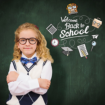 포토 JPG 해외이미지 백인 학생 여자 교육 행복 어린이 텍스트 학교 초등학교 한명 초록색 학습 팔짱 칠판 메시지 신학기 해외202004 해외포토 서양인 1 감정 컬러 모션 사람 파일형식