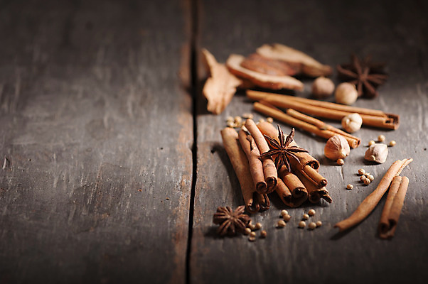 포토 JPG 해외이미지 음식 백그라운드 재료 탁자 건조 요리 사람없음 장식 갈색 주방 조미료 막대기 향신료 향 시나몬 해외202004 해외포토 컬러 가구 향미료 파일형식