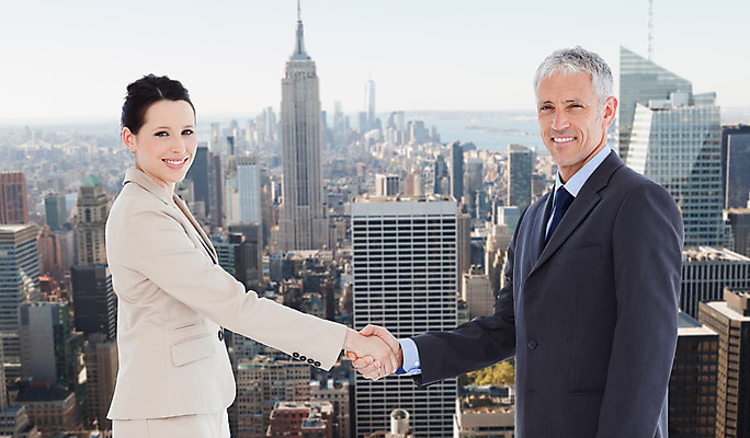 포토 JPG 해외이미지 백인 직업 여자 남자 40대 중년 회사 비즈니스 협력 노동자 악수 서기 미소 20대 두명 건물 도시풍경 고층빌딩 도시 업무 작업 비즈니스우먼 동료 뉴욕 맨해튼 교차 경영 콜라보레이션 해외202004 해외포토 서양인 건축물 관계 모션 표정 사람 풍경 손짓 빌딩 청년 성인 미국 직장인 파일형식