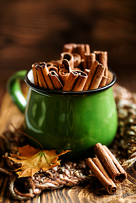 포토 JPG 해외이미지 음식 백그라운드 재료 탁자 요리 사람없음 장식 갈색 주방 가을 조미료 막대기 달콤 향신료 향료 향 시나몬 해외202004 해외포토 계절 컬러 가구 맛 향기 냄새 향미료 파일형식