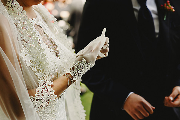 포토 JPG 해외이미지 주간 커플 공원 여자 신부 결혼 포옹 결혼식 남편 성인 사람없음 야외 옆모습 낭만 해외202004 해외포토 자연요소 공공시설 뷰포인트 컨셉 관계 안기 사람 이벤트 파일형식