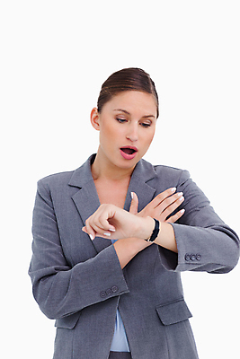 포토 JPG 해외이미지 백인 손 응시 시계 백그라운드 비즈니스 성공 스트레스 한명 20대 흰색 표현 시간 업무 비즈니스우먼 손목시계 약속 바쁨 재촉 고립 마감 해외202004 해외포토 서양인 1 시선 여자 컬러 컨셉 장신구 사람 청년 신체부위 작업 직장인 파일형식