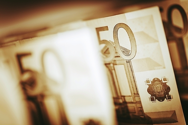 포토 JPG 해외이미지 유럽 지폐 돈 비즈니스 사람없음 가로 금융 컬러풀 판매 저축 유로 시장 무역 외화 투자 결제 가치 대출 100달러 해외202004 해외포토 나라 산업 컬러 경제 달러 재산 파일형식