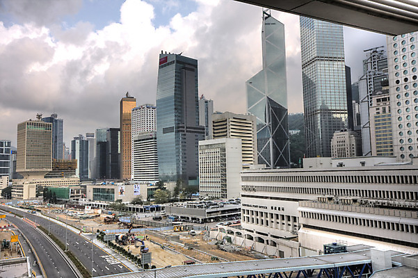 포토 JPG 해외이미지 디자인 외관 비즈니스 건축양식 창문 유리 하늘 사람없음 건물 파란색 빛 사무실 반사 탑 고층빌딩 거울 도시 도심 큼 홍콩 철강 해외202004 해외포토 건축물 건축 컬러 재질 빌딩 중국 크기 파일형식