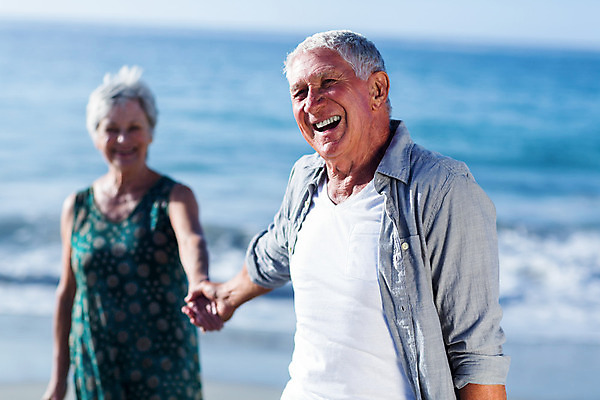 포토 JPG 해외이미지 백인 커플 여자 노년 남자 행복 모래 파도 바다 휴가 함께함 사랑 미소 두명 물 여름 노후 맑음 잡기 70대 화창 노인만 해외202004 해외포토 자연요소 서양인 계절 감정 컨셉 관계 모션 날씨 표정 사람 성인 성인만 파일형식