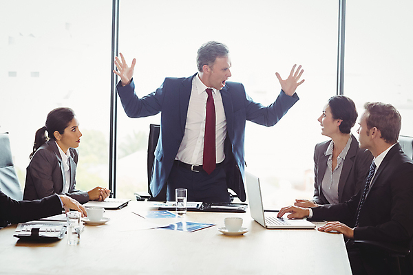 포토 JPG 해외이미지 백인 직업 여자 남자 40대 중년 의자 회사 비즈니스 사업가 무선통신 협력 직장 실내 대화 앉기 정장 여러명 20대 성인 30대 노트북 태블릿 사무실 펜 외침 분노 짜증 비즈니스맨 비즈니스우먼 좌절 대표 동료 회의실 문서 전자 문제 소통 경영 해외202004 해외포토 서양인 옷 감정 가구 다수 컨셉 통신 관계 모션 말하기 사람 청년 내부 장년 전자제품 스마트기기 필기구 소리 직장인 파일형식