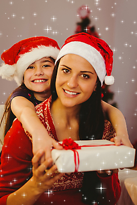 포토 JPG 해외이미지 백인 라이프스타일 여자 딸 행복 별 어린이 크리스마스 거실 산타모자 가정 가족 청소년 엄마 선물 사랑 20대 두명 장식 캐주얼 반짝임 크리스마스트리 평화 축제 축하 주기 해외202004 해외포토 자연요소 서양인 모자_잡화 옷 기념일 감정 컨셉 관계 모션 사람 청년 생활 파일형식