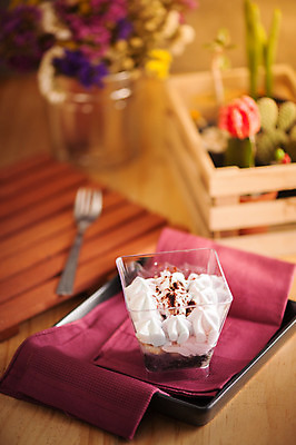 포토 JPG 해외이미지 전통 음식 백그라운드 아침 디저트 요리 사람없음 목재 컵 과자 주방 식당 수확 시골 신선 고명 고급 달콤 맛 설탕 준비 냅킨 복고 핸드메이드 휘핑크림 스타일 맛있는 해외202004 해외포토 주간 나무 식기 컨셉 농업 재료 상점 크림 휘핑 파일형식