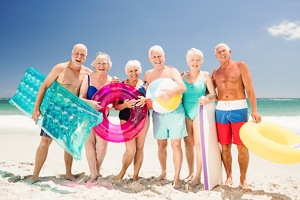 포토 JPG 해외이미지 백인 여자 남자 수영복 행복 모래 파도 바다 장신구 공 놀이 하늘 휴가 함께함 여러명 야외 물 노후 비키니 햇빛 맑음 우정 잡기 서핑보드 던지기 60대 은퇴 동료 70대 비치웨어 정확 해외202004 해외포토 자연요소 서양인 옷 노년 감정 다수 컨셉 관계 모션 날씨 사람 친구 태양 보드_스포츠 파일형식