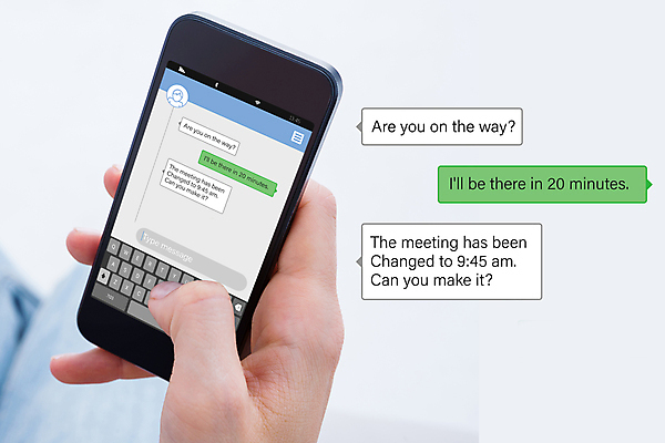포토 JPG 해외이미지 손 들기 신체부위 스마트폰 스크린 터치 잡기 어플리케이션 해외202004 해외포토 모션 사람 핸드폰 스마트기기 파일형식