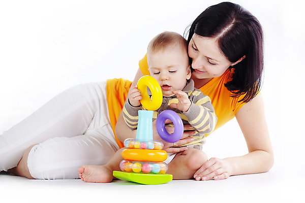 포토 JPG 해외이미지 전신 백인 여자 교육 남자 행복 아들 가족 안기 놀이 엄마 함께함 사랑 미소 사람 상반신 성인 두명 앞모습 장난감 육아 아기 흰배경 돌봄 해외202004 아들바보 싱글맘 한부모가족 해외포토 모자관계 서양인 감정 뷰포인트 백그라운드 컨셉 관계 모션 표정 흰색 파일형식