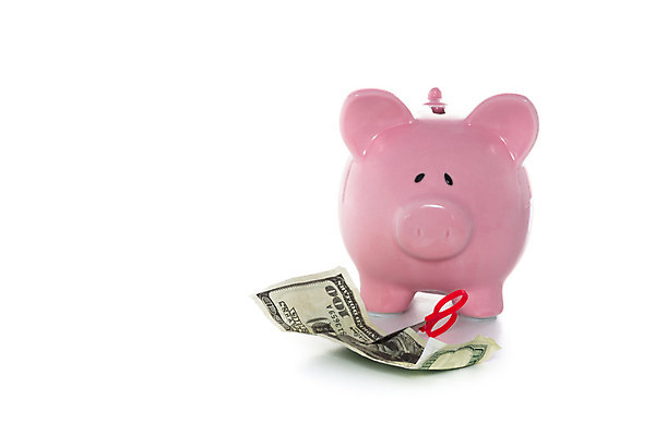 포토 JPG 해외이미지 돈 가위 사람없음 금융 달러 저축 돼지저금통 절약 자르기 흰배경 해외202004 해외포토 백그라운드 컨셉 모션 문구용품 경제 저금통 흰색 재산 파일형식