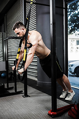 포토 JPG 해외이미지 서양인 외국인 백인 라이프스타일 웰빙 남자 밧줄 근육 실내 매달리기 건강 한명 20대 성인 운동복 운동 힘 헬스장 보디빌딩 보디빌더 체육관 근육질 성인남자한명만 크로스핏 해외202004 해외포토 1 옷 줄 모션 사람 인종 청년 내부 생활 헬스 몸매 남자한명만 성인남자만 파일형식