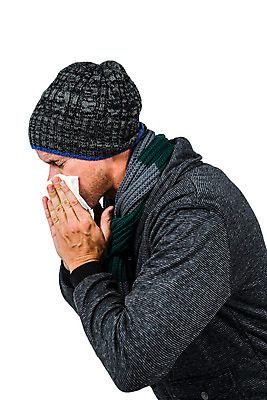 포토 JPG 해외이미지 백인 옷 남자 40대 중년 실내 한명 유행 추위 바이러스 질병 감염 인플루엔자 재채기 의료성형뷰티 해외202004 해외포토 서양인 1 의학 사람 성인 내부 파일형식