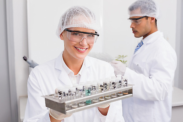 포토 JPG 해외이미지 백인 직업 응시 여자 남자 과학 장갑 유리 실내 실험 서기 20대 두명 장비 의사 잡기 액체 실험실 생명공학 집중 과학자 분석 동료 직원 튜브 심각 화학물질 화학자 의료성형뷰티 해외202004 해외포토 서양인 시선 잡화 컨셉 의학 관계 모션 재질 사람 청년 내부 의료진 화학 학자 파일형식