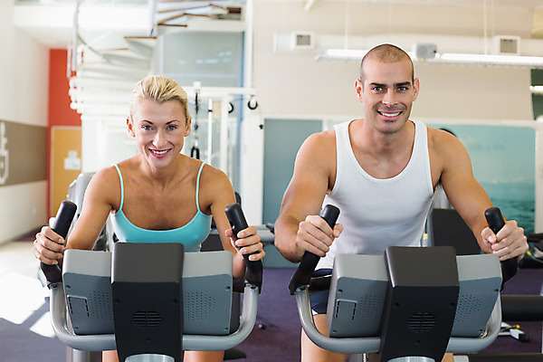 포토 JPG 해외이미지 백인 라이프스타일 웰빙 응시 여자 남자 행복 스포츠 운동화 함께함 실내 건강 20대 성인 두명 운동복 운동 헬스사이클 강사 힘 기계 헬스장 체육관 근육질 사이클링 성인만 크로스핏 해외202004 해외포토 서양인 직업 시선 옷 감정 신발 컨셉 근육 사람 청년 내부 생활 운동기구 헬스 육상스포츠 몸매 파일형식