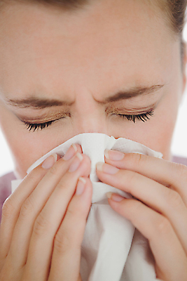 포토 JPG 해외이미지 백인 여자 실내 한명 20대 성인 추위 짜증 질병 흰배경 알레르기 인플루엔자 재채기 의료성형뷰티 성인여자한명만 해외202004 해외포토 서양인 1 감정 백그라운드 의학 사람 청년 내부 흰색 바이러스 여자한명만 성인여자만 파일형식