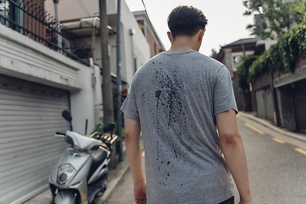 포토 JPG 주간 라이프스타일 남자 맨라이프 날씨 한명 서기 상반신 20대 성인 야외 뒷모습 여름 한국인 더위 갈증 땀 성인남자한명만 폭염주의보 국내포토 자연요소 1 계절 뷰포인트 모션 사람 동양인 청년 생활 자연재해 남자한명만 성인남자만 파일형식