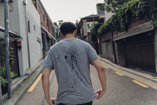 포토 JPG 주간 라이프스타일 남자 맨라이프 날씨 한명 서기 상반신 20대 성인 야외 뒷모습 여름 한국인 더위 갈증 땀 성인남자한명만 폭염주의보 국내포토 자연요소 1 계절 뷰포인트 모션 사람 동양인 청년 생활 자연재해 남자한명만 성인남자만 파일형식