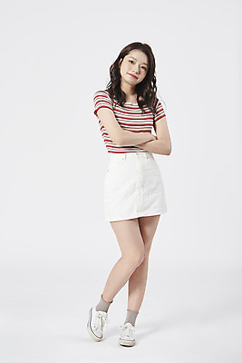 포토 JPG 스튜디오촬영 전신 우먼라이프 여자 실내 한명 서기 20대 성인 앞모습 치마 팔짱 귀여움 한국인 고민 흰배경 복고 성인여자한명만 국내포토 1 라이프스타일 감정 뷰포인트 백그라운드 컨셉 모션 하의 사람 동양인 청년 내부 흰색 여자한명만 성인여자만 파일형식