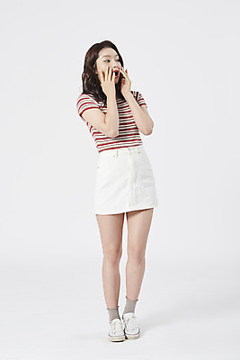 포토 JPG 스튜디오촬영 전신 우먼라이프 여자 실내 한명 서기 20대 성인 앞모습 치마 귀여움 놀람 한국인 흰배경 복고 성인여자한명만 국내포토 1 라이프스타일 감정 뷰포인트 백그라운드 컨셉 모션 하의 표정 사람 동양인 청년 내부 흰색 여자한명만 성인여자만 파일형식