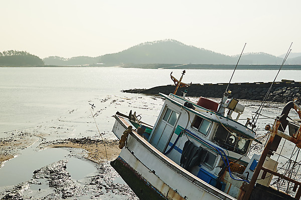 포토 JPG 주간 바다 풍경 사람없음 야외 마을 항구 시골 충청남도 정박 어촌 태안 서해 선박 국내포토 자연요소 수상교통 배_교통 교통시설 충청도 파일형식
