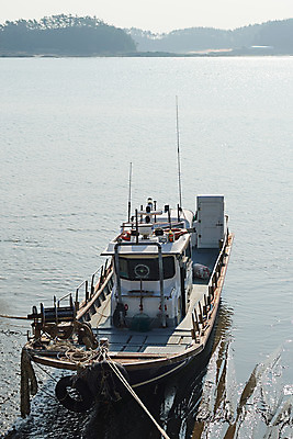 포토 JPG 주간 바다 풍경 사람없음 야외 마을 항구 시골 충청남도 정박 어촌 태안 서해 선박 국내포토 자연요소 수상교통 배_교통 교통시설 충청도 파일형식