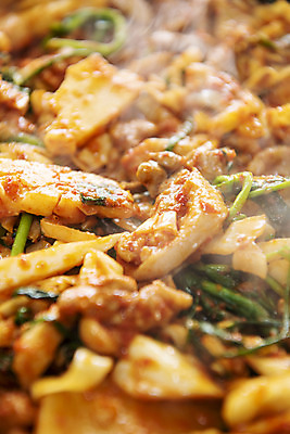 포토 JPG 음식 실내 근접촬영 사람없음 갈색 식당 양념 굽기 불판 오리고기 외식 로스 오리구이 국내포토 뷰포인트 컬러 오리 육류 내부 상점 구이 파일형식