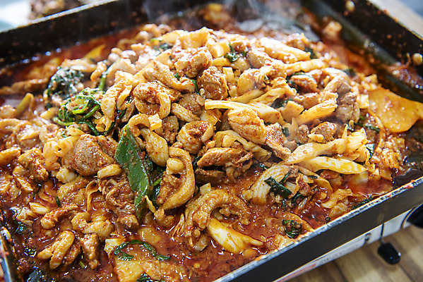 포토 JPG 음식 실내 근접촬영 사람없음 갈색 식당 양념 굽기 불판 오리고기 외식 로스 오리구이 국내포토 뷰포인트 컬러 오리 육류 내부 상점 구이 파일형식