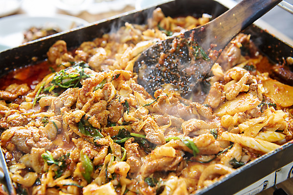 포토 JPG 음식 실내 사람없음 갈색 식당 양념 굽기 불판 오리고기 외식 로스 오리구이 국내포토 컬러 오리 육류 내부 상점 구이 파일형식